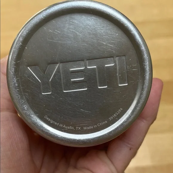 YETI Classic White Travel Mug with Clear Lid - Picture 8 of 8